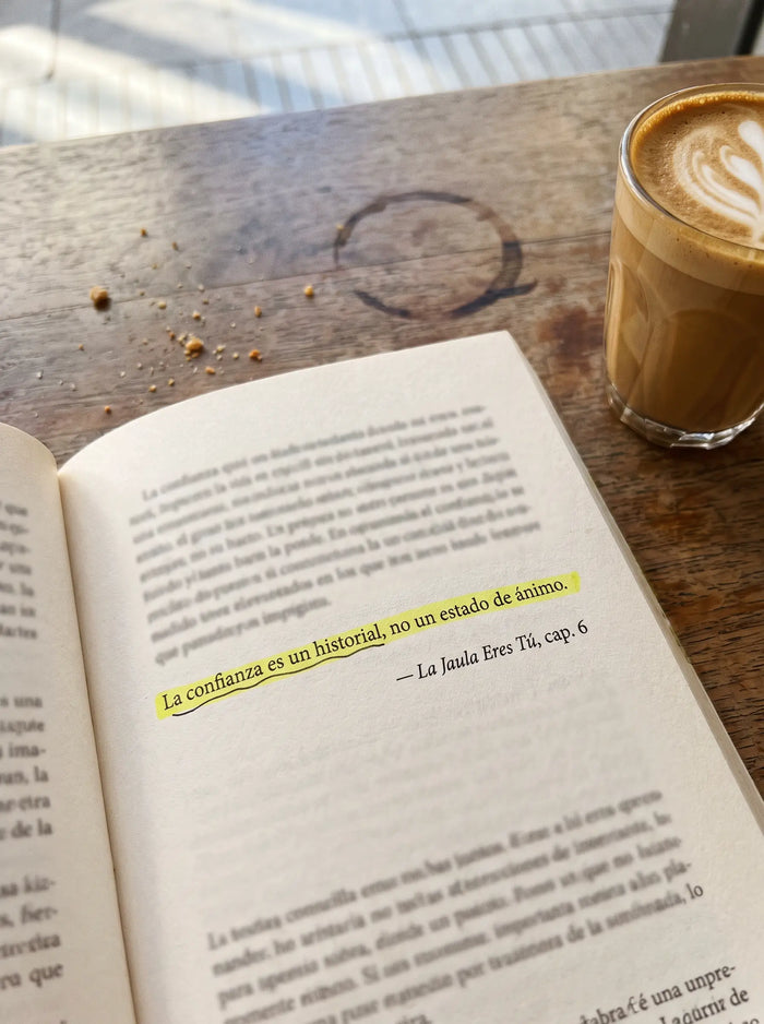 El libro con el café de la mañana